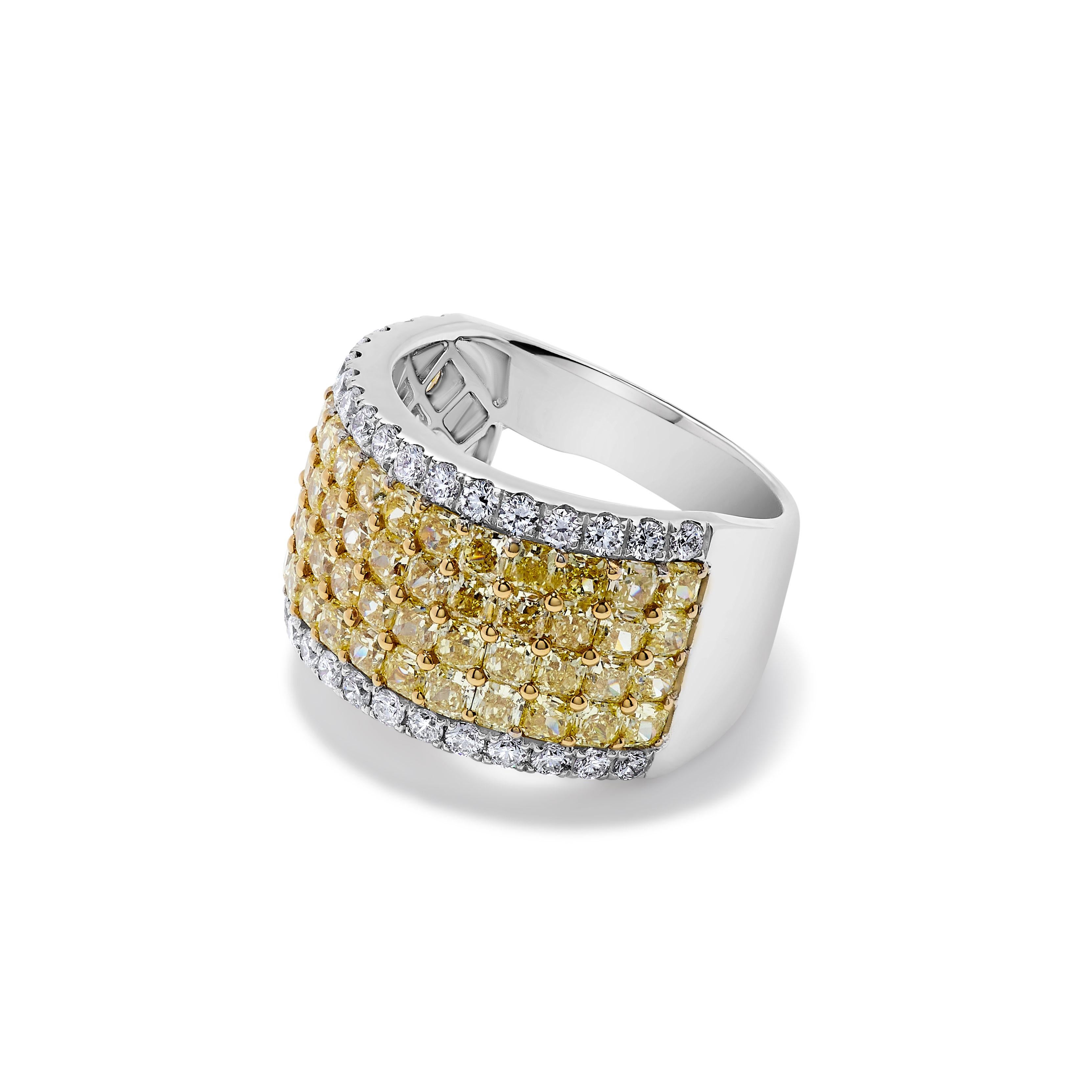 Contemporain Alliance en or avec diamant rayonnant de couleur naturelle jaune 4,66 carats TW