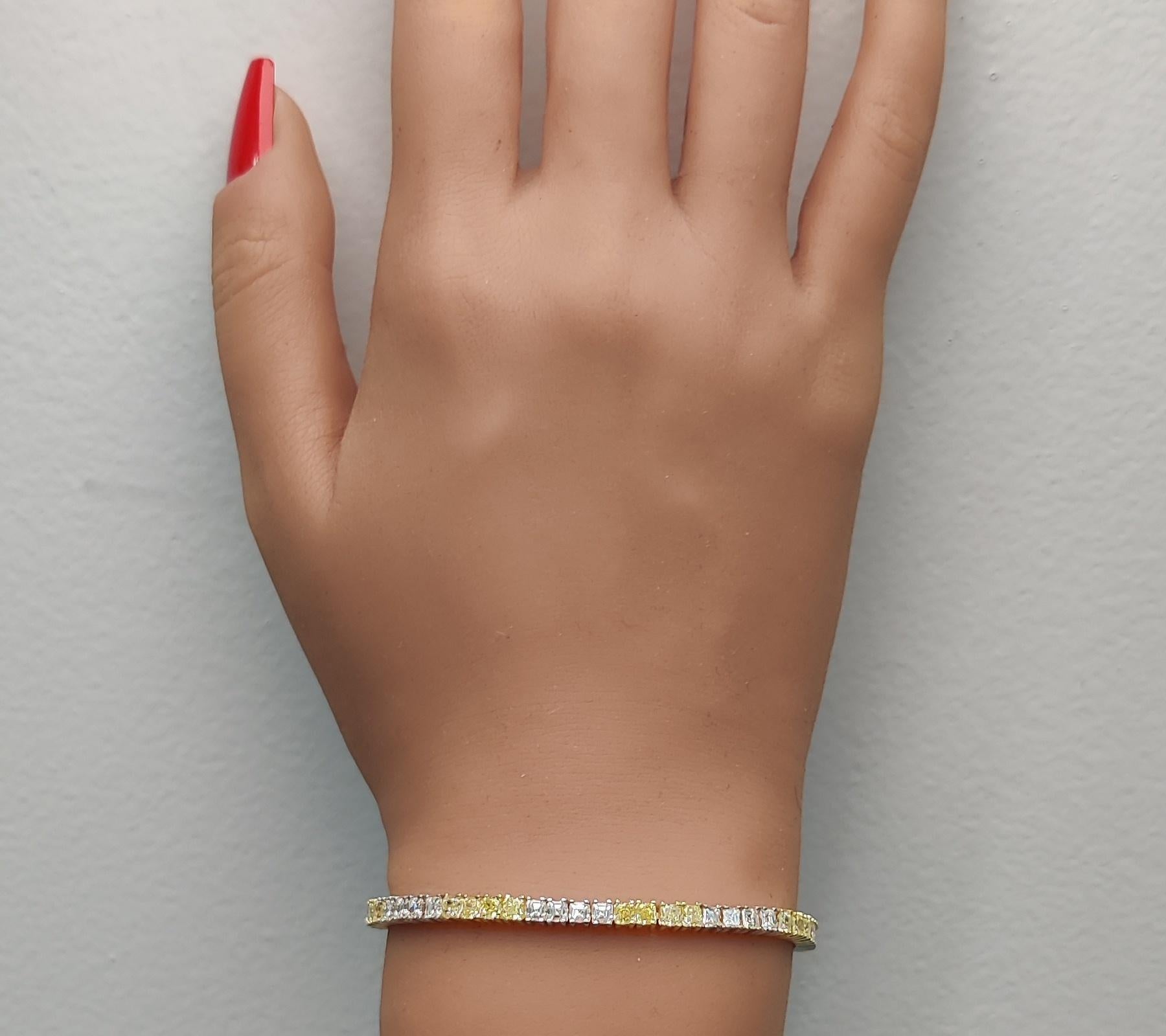 Bracciale tennis in oro giallo naturale con diamanti radianti da 7,90 carati TW In condizioni Nuovo in vendita a New York, NY