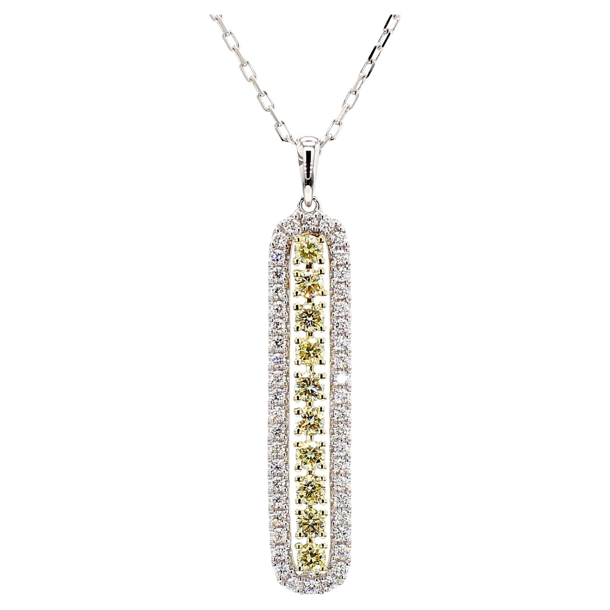 Ciondolo a goccia in oro giallo naturale con diamante bianco e rotondo da 0.47 carati TW