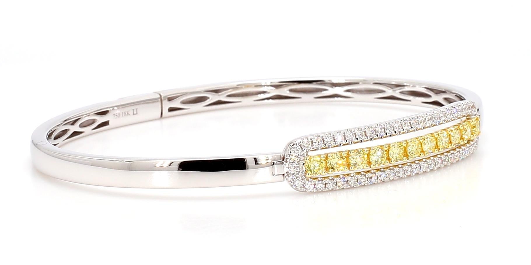 Taille ronde Bracelet manchette en or jaune naturel et diamants blancs de 1.09 carats poids total en vente