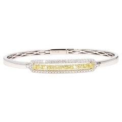 Bracelet manchette en or jaune naturel et diamants blancs de 1.09 carats poids total