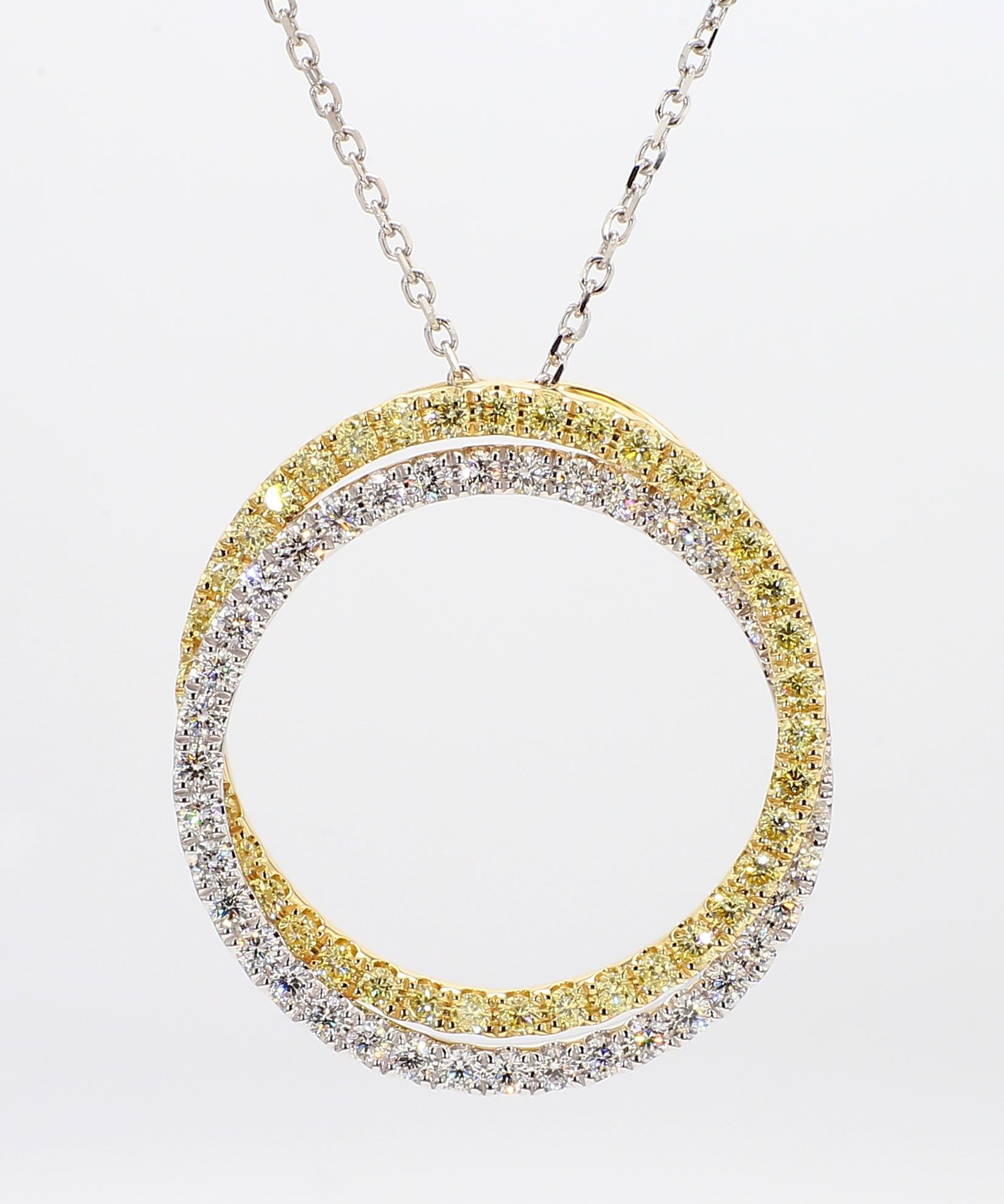 Contemporaneo Ciondolo a forma di cerchio in oro con diamante giallo naturale e bianco da 1.97 carati TW in vendita