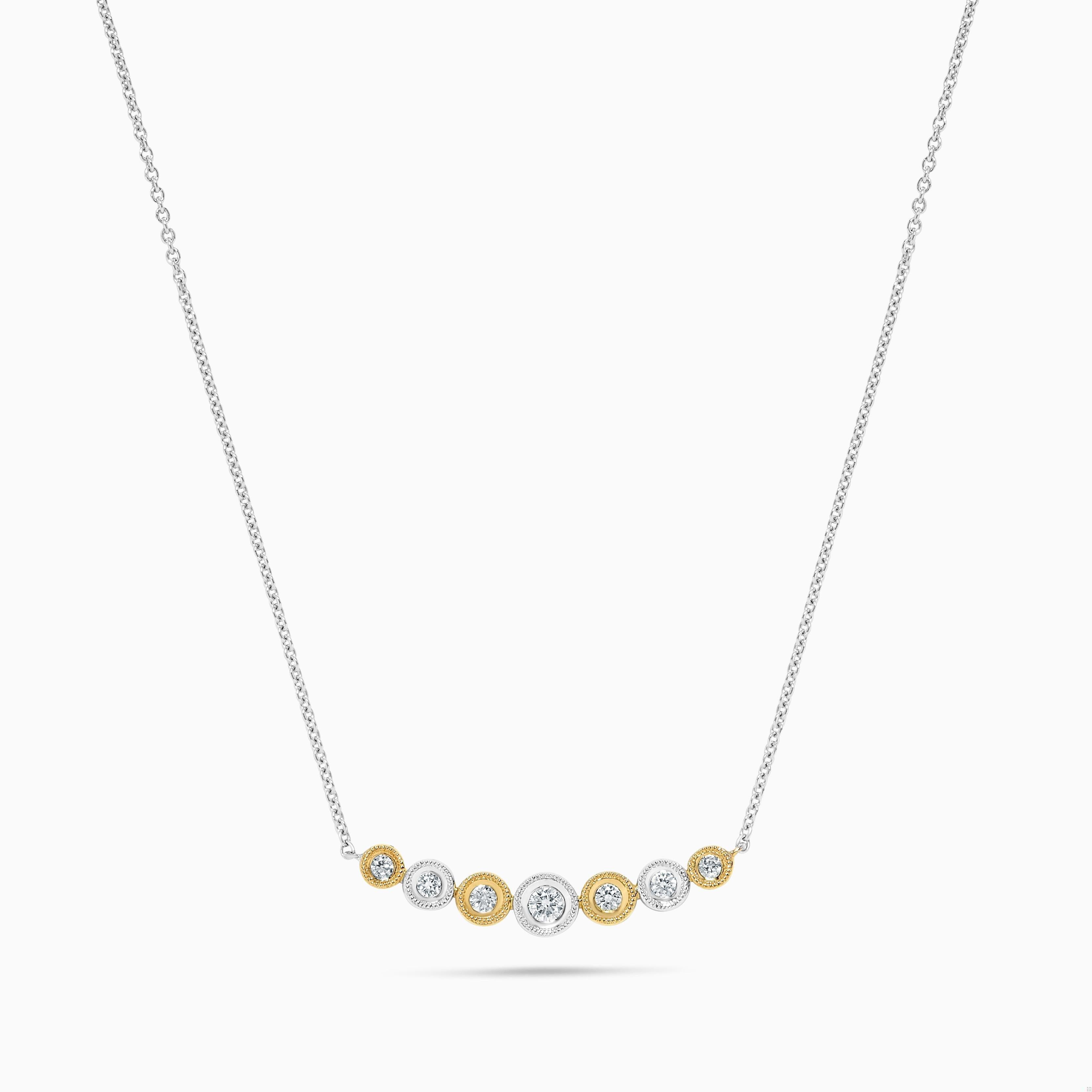 La classica collana di diamanti di RareGemWorld. Montato in una splendida montatura in oro giallo e bianco 14 carati con un diamante giallo naturale rotondo e un diamante bianco naturale rotondo. Questa collana è destinata a stupire e ad arricchire