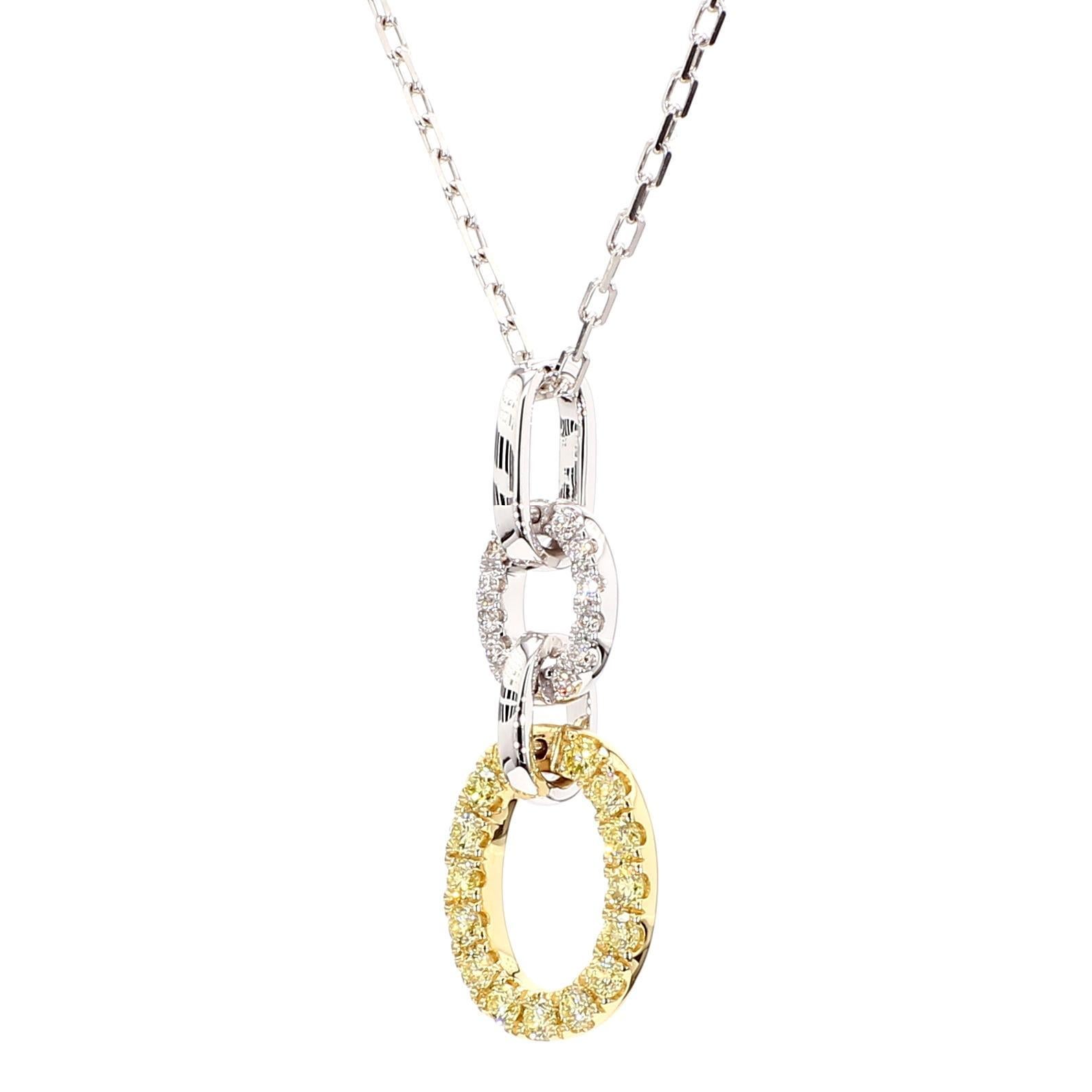 Precioso colgante de diamantes de RareGemWorld. Montada en un precioso engaste de oro amarillo y blanco de 18 quilates con melee de diamantes amarillos redondos naturales complementada con melee de diamantes blancos redondos naturales. Este colgante