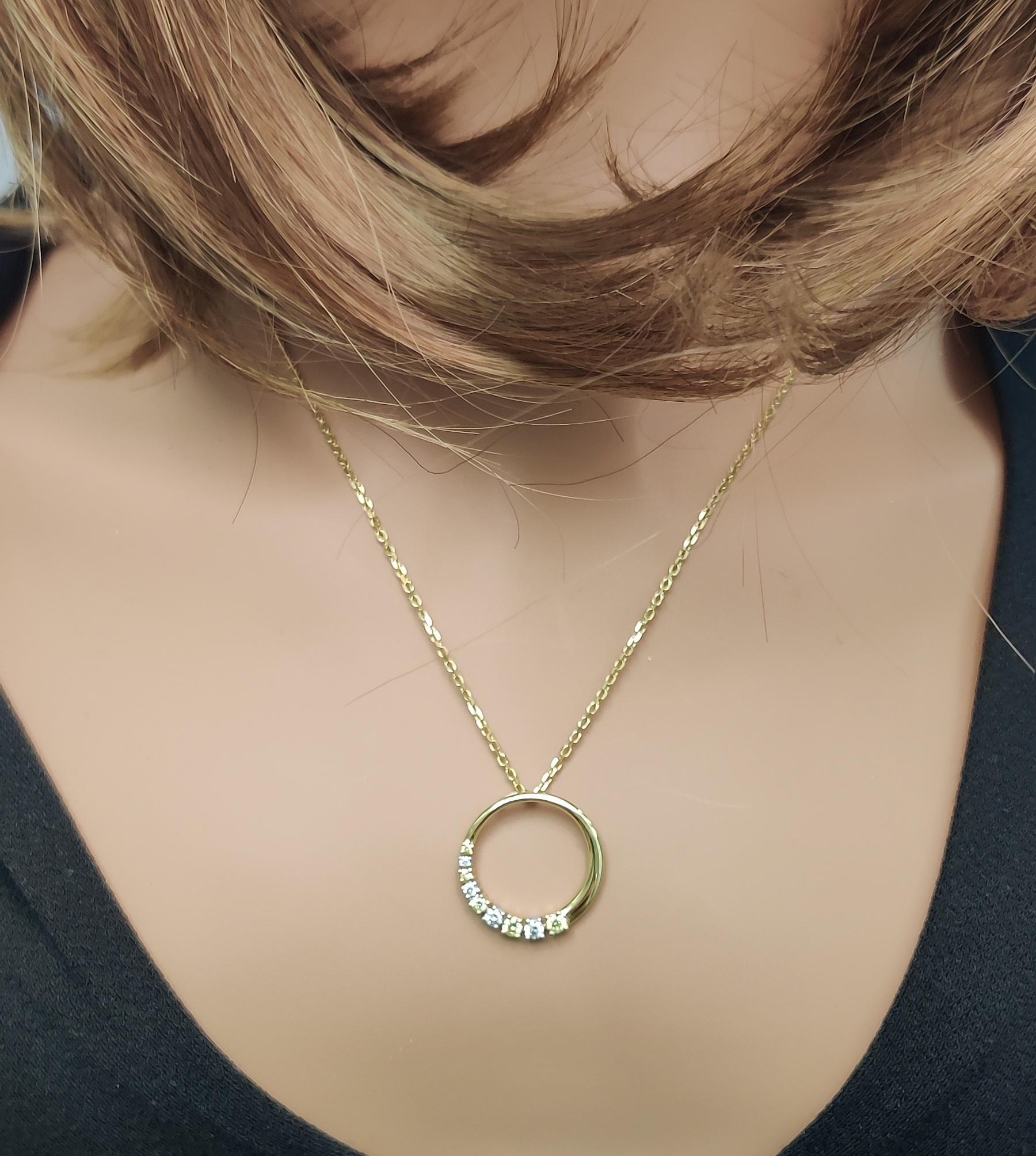 Taille ronde Pendentif en or avec diamant rond jaune naturel et diamant blanc de 32 carat TW en vente