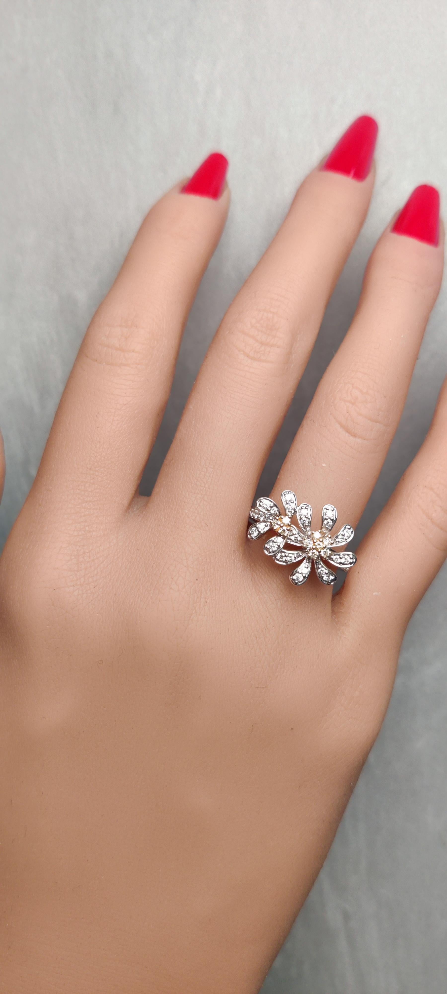 Anillo de cóctel de oro amarillo natural redondo y diamante blanco de 35 quilates TW en Nuevo estado para la venta en New York, NY