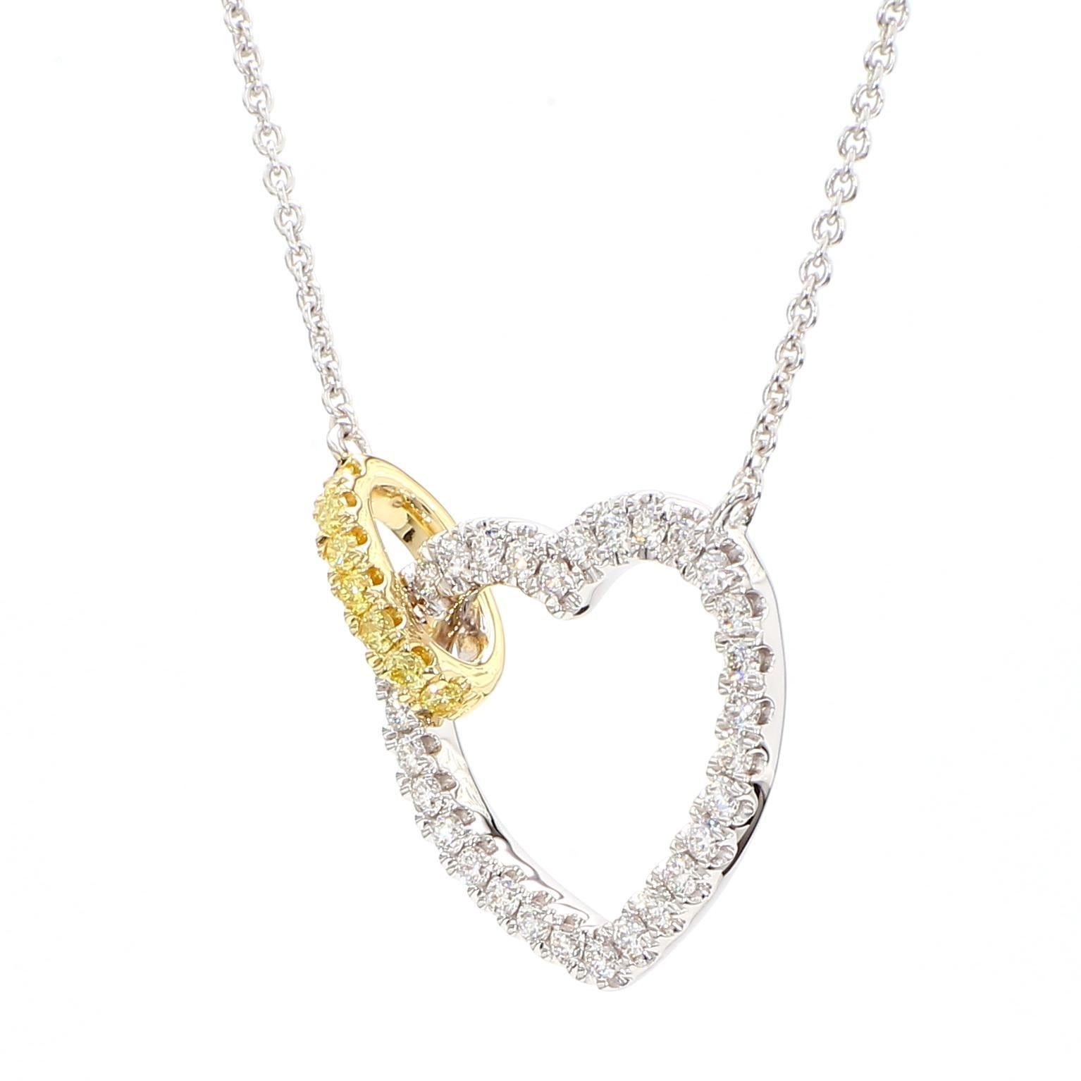 La bellissima collana di diamanti di RareGemworld. Montato in una splendida montatura in oro giallo e bianco 18 carati con un diamante giallo naturale rotondo e un diamante bianco naturale rotondo. Questo ciondolo è destinato a stupire e ad