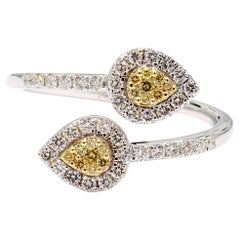 Anello da cocktail in oro giallo naturale con diamanti bianchi e tondi da 45 carati TW
