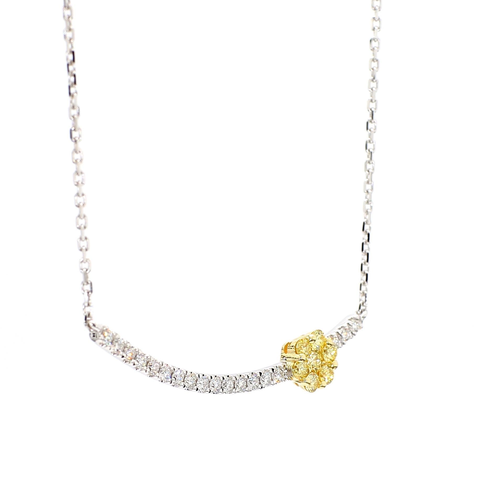 Taglio rotondo Collana in oro giallo naturale con diamanti bianchi e tondi da 50 carati TW in vendita