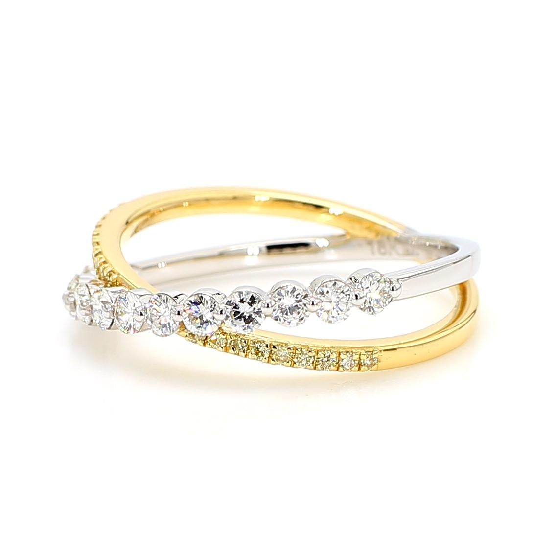 Raregemworld propose un magnifique bracelet en diamant. Monté dans une belle monture en or jaune et blanc 18 carats avec des diamants jaunes de taille ronde naturelle complétés par des diamants blancs de taille ronde naturelle. Cette bague est