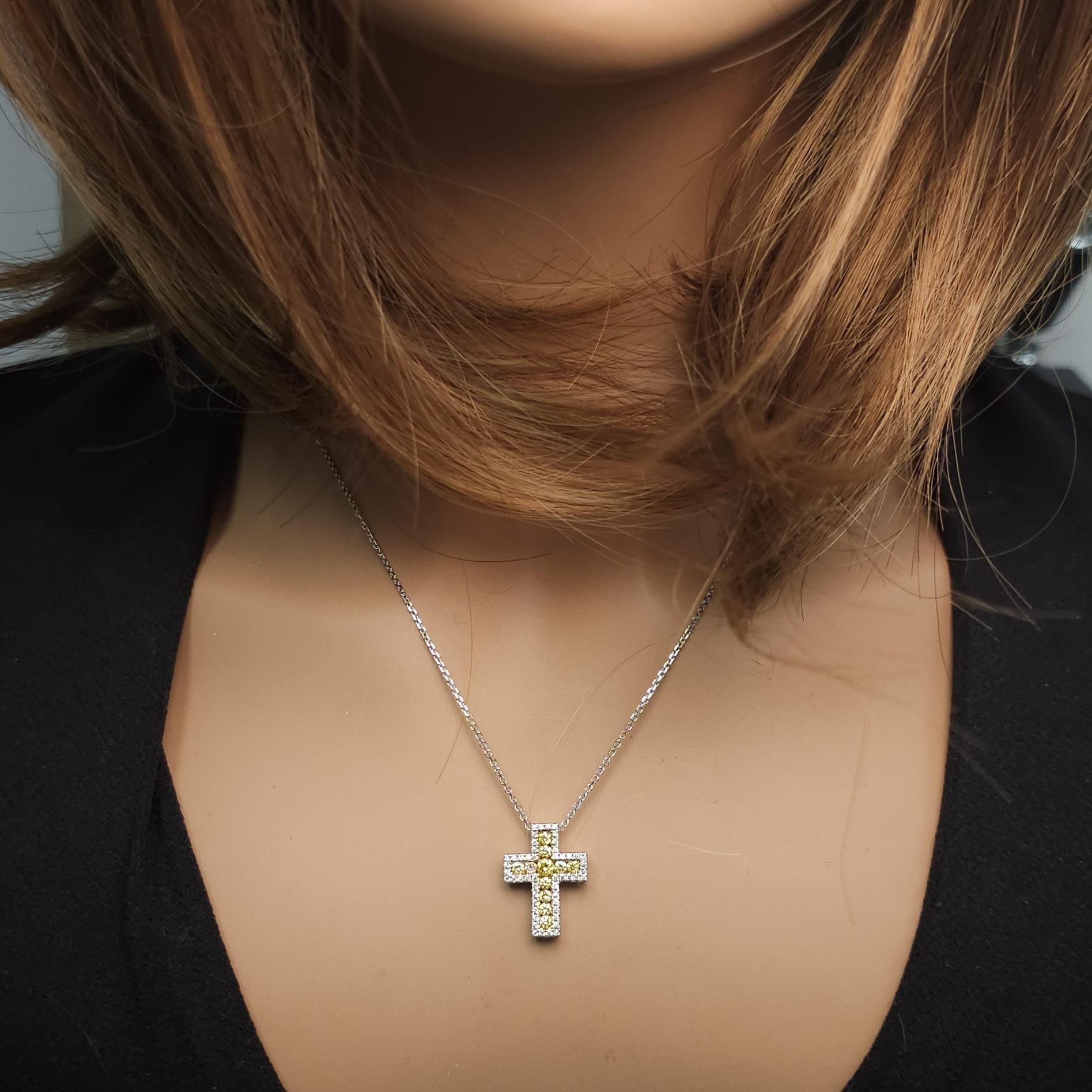 Pendentif en or avec diamant rond jaune naturel et diamant blanc de 53 carat TW Neuf - En vente à New York, NY