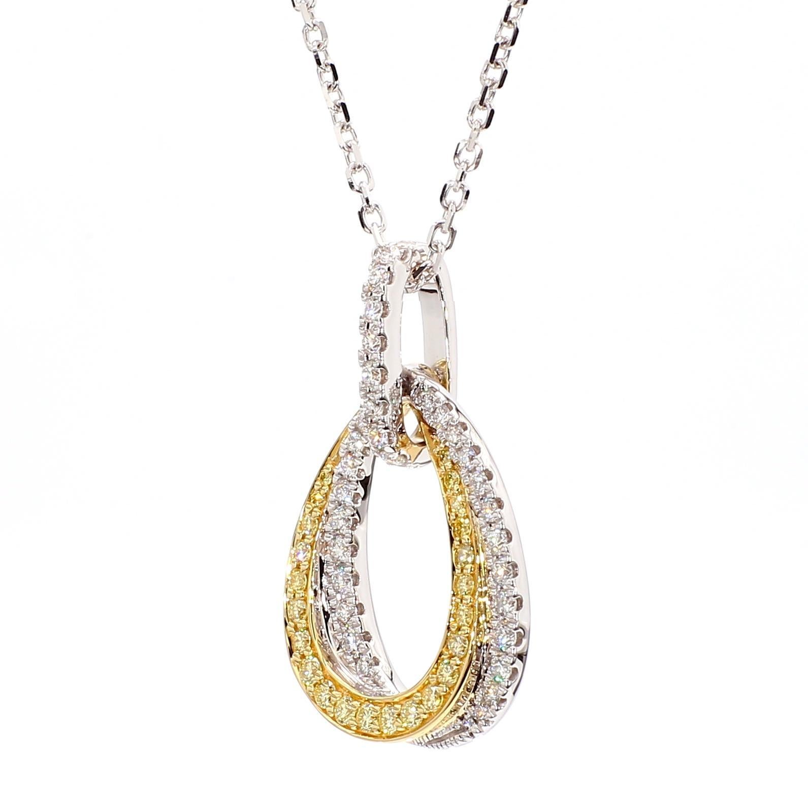Le pendentif classique en diamant de Raregemworld. Montée dans une belle monture en or jaune et blanc 18 carats avec une mêlée de diamants jaunes ronds naturels complétée par une mêlée de diamants blancs ronds naturels. Ce pendentif est garanti pour