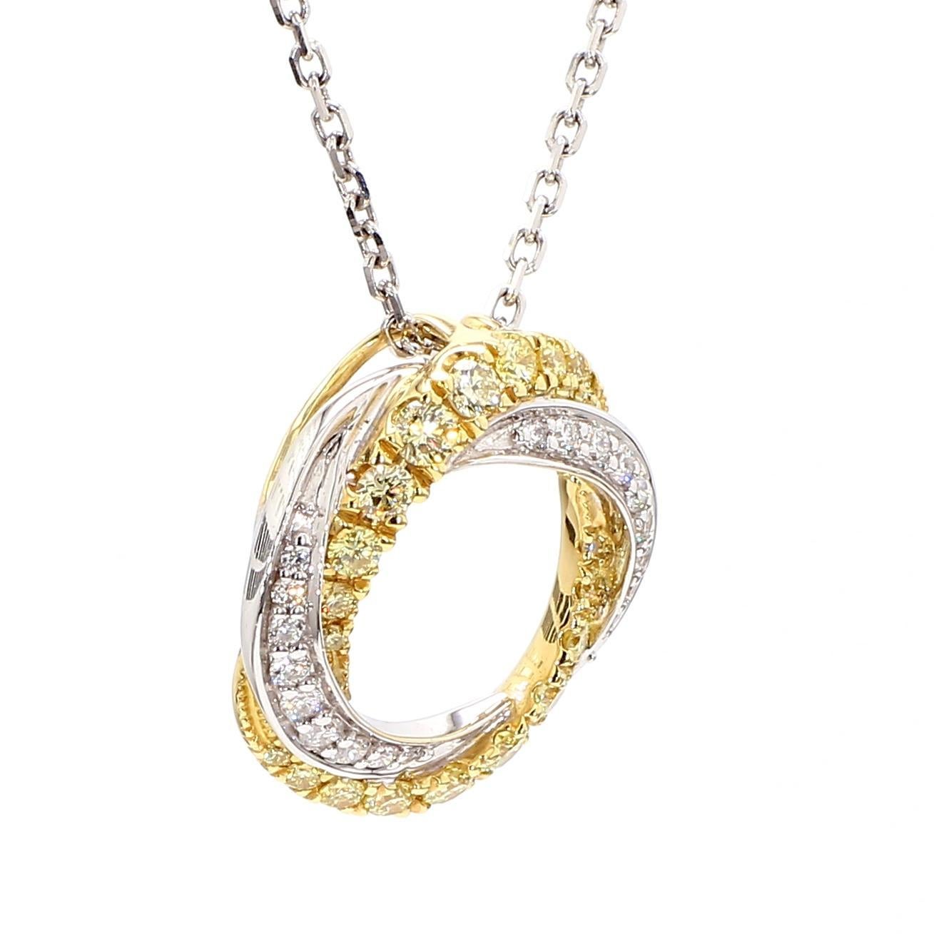 Le magnifique pendentif en diamant de Raregemworld. Montée dans une belle monture en or jaune et blanc 18 carats avec une mêlée de diamants jaunes ronds naturels complétée par une mêlée de diamants blancs ronds naturels dans une belle forme de
