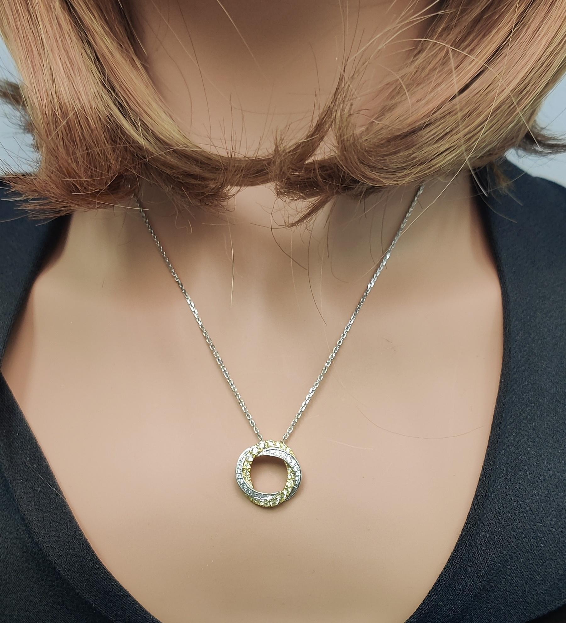 Pendentif en or avec diamant rond jaune naturel et diamant blanc de 63 carat TW Neuf - En vente à New York, NY