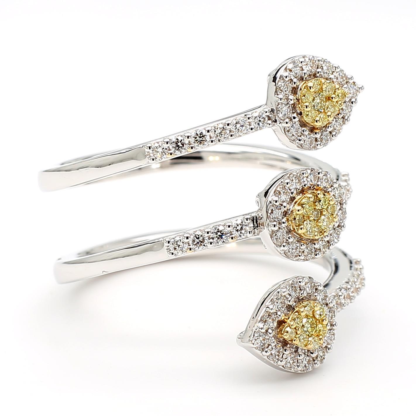 Anillo de cóctel de oro amarillo natural redondo y diamante blanco de 68 quilates TW Corte redondo en venta