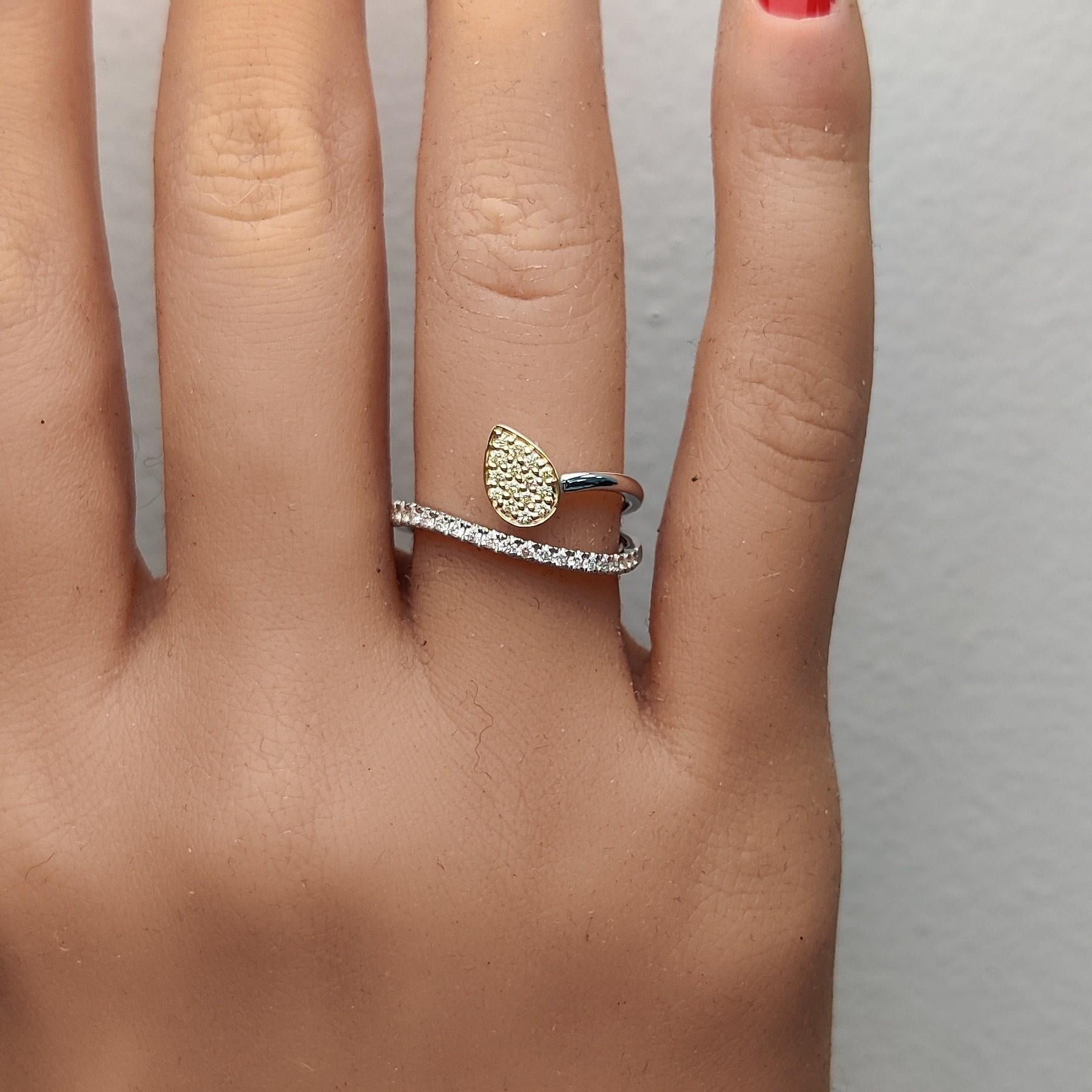 Natural Yellow Round Diamond 0.28 Carat TW Gold Cocktail Ring In New Condition For Sale In New York, NY