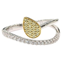Anello da cocktail in oro giallo naturale con diamante rotondo da 0.28 carati TW