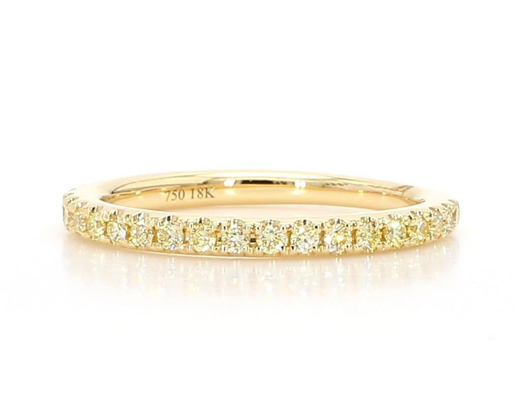 Raregemworld propose un magnifique bracelet en diamant. Monté dans une belle monture en or jaune 14 carats avec une mêlée de diamants jaunes ronds naturels. Cette bague est garantie pour impressionner et améliorer votre collection personnelle