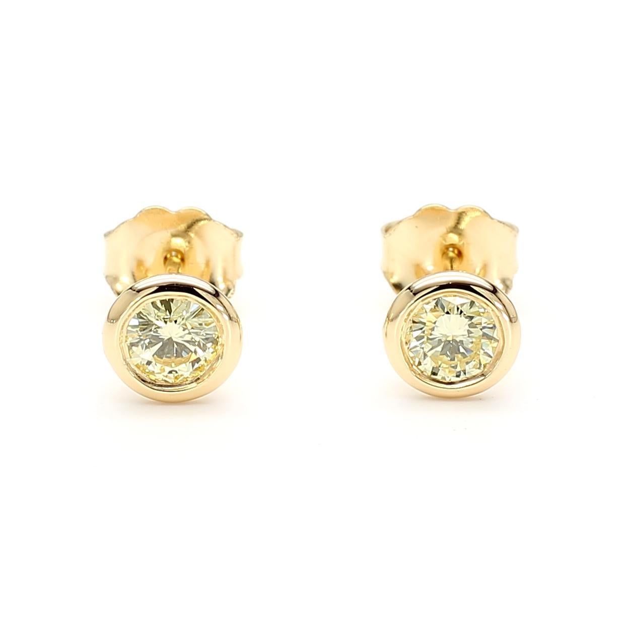 Contemporaneo Orecchini con diamante giallo naturale rotondo da 0.41 carati TW in oro giallo in vendita