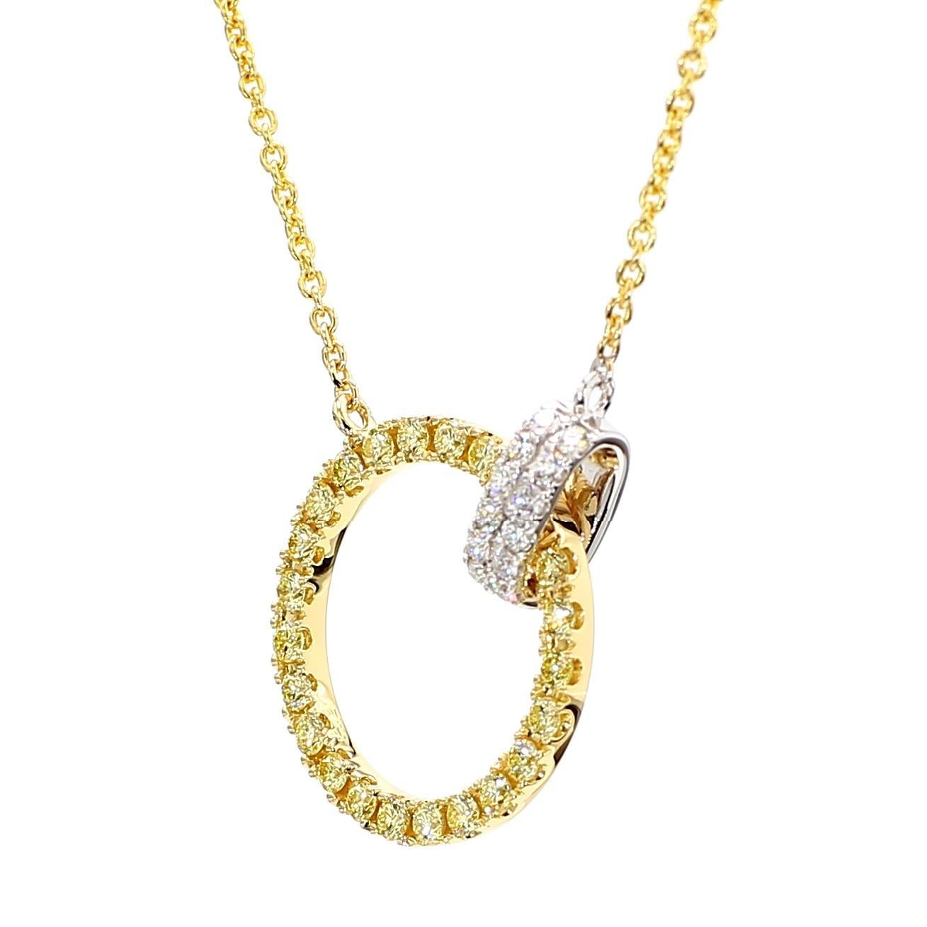 Le magnifique collier de diamants de Raregemworld. Montée dans une belle monture en or jaune et blanc 18 carats avec une mêlée de diamants jaunes ronds naturels complétée par une mêlée de diamants blancs ronds naturels. Ce collier ne manquera pas