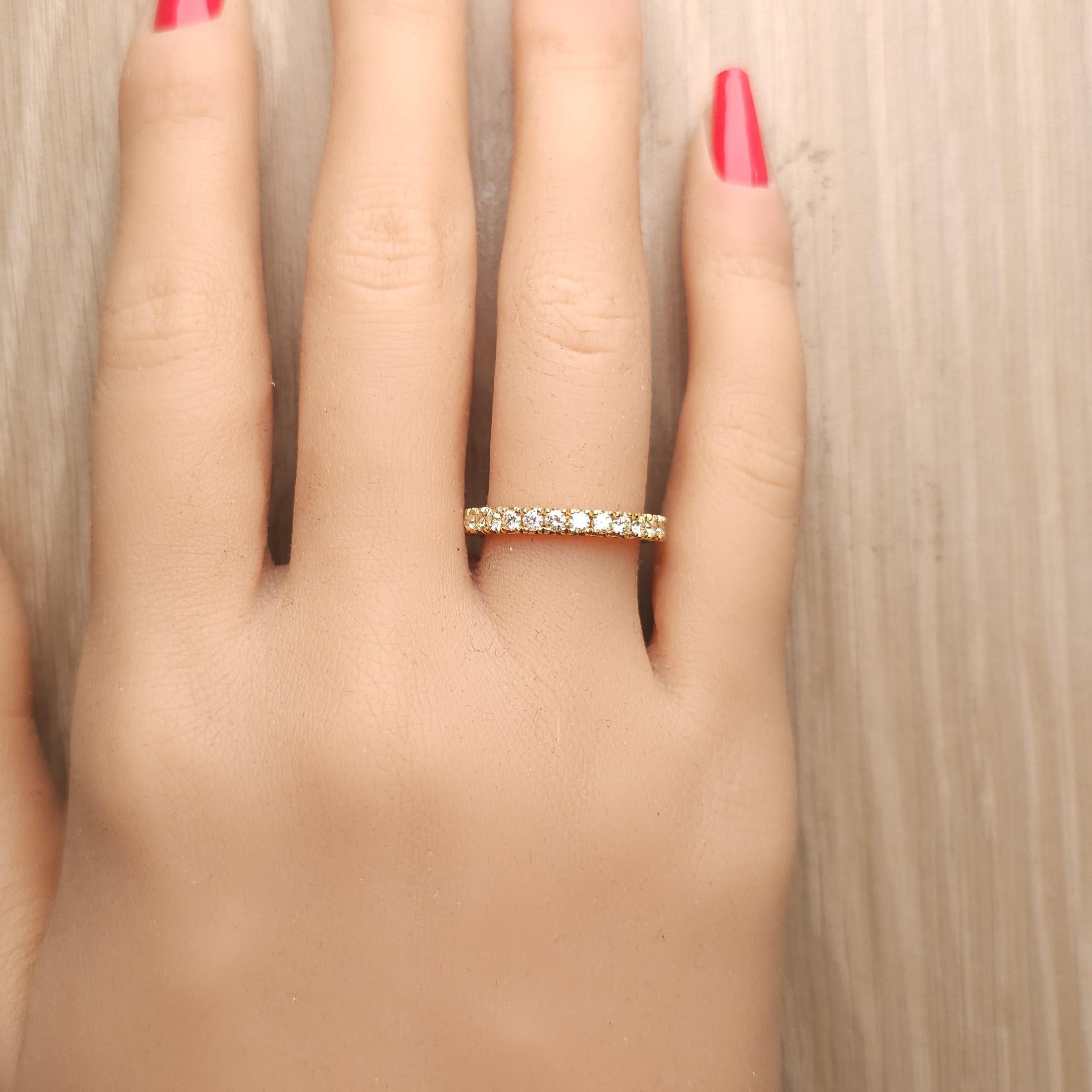 Bague cocktail en or jaune naturel avec diamants ronds de 0.57 carat poids total Neuf - En vente à New York, NY