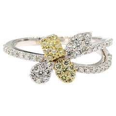 Anello da cocktail in oro giallo naturale con diamante rotondo da 0.62 carati TW