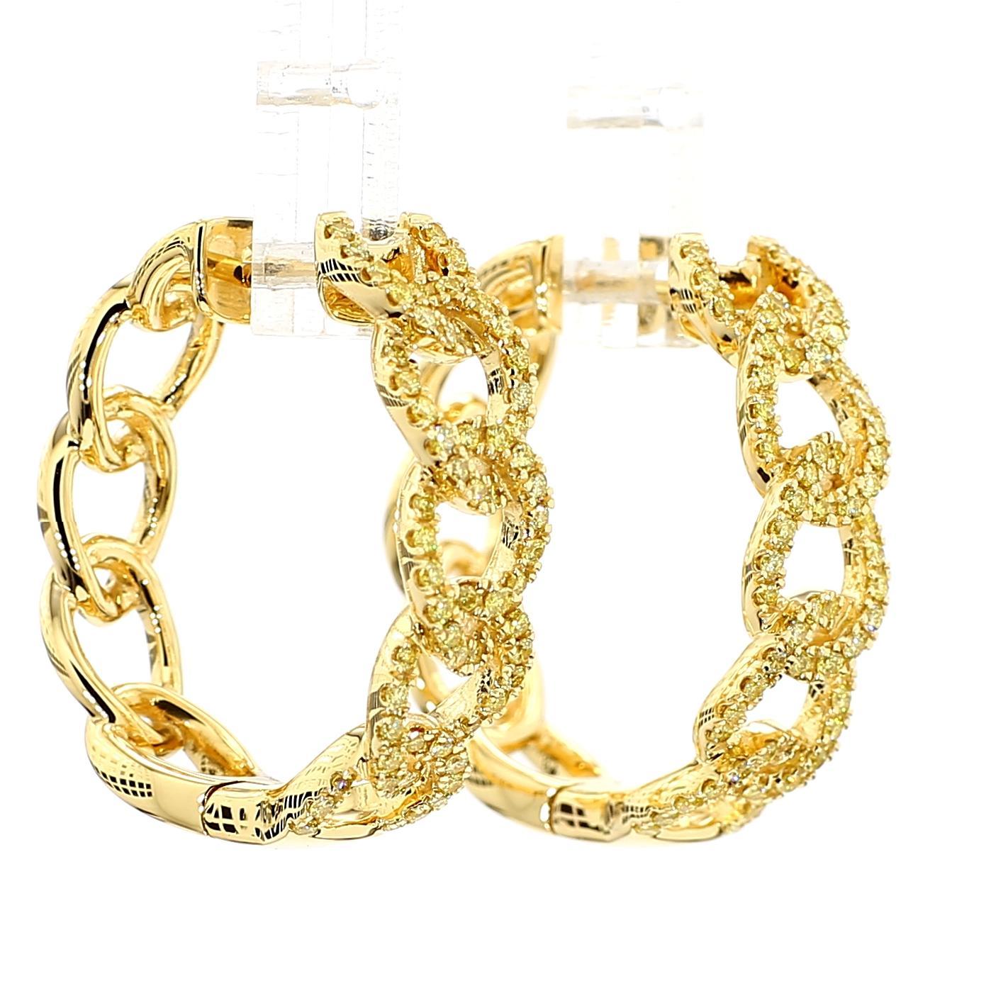 Taille ronde Créoles en or jaune avec diamants ronds jaunes naturels de 0.63 carat poids total en vente