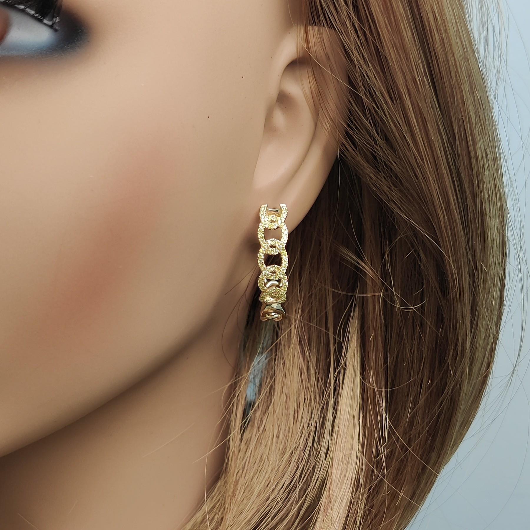 Créoles en or jaune avec diamants ronds jaunes naturels de 0.63 carat poids total Neuf - En vente à New York, NY