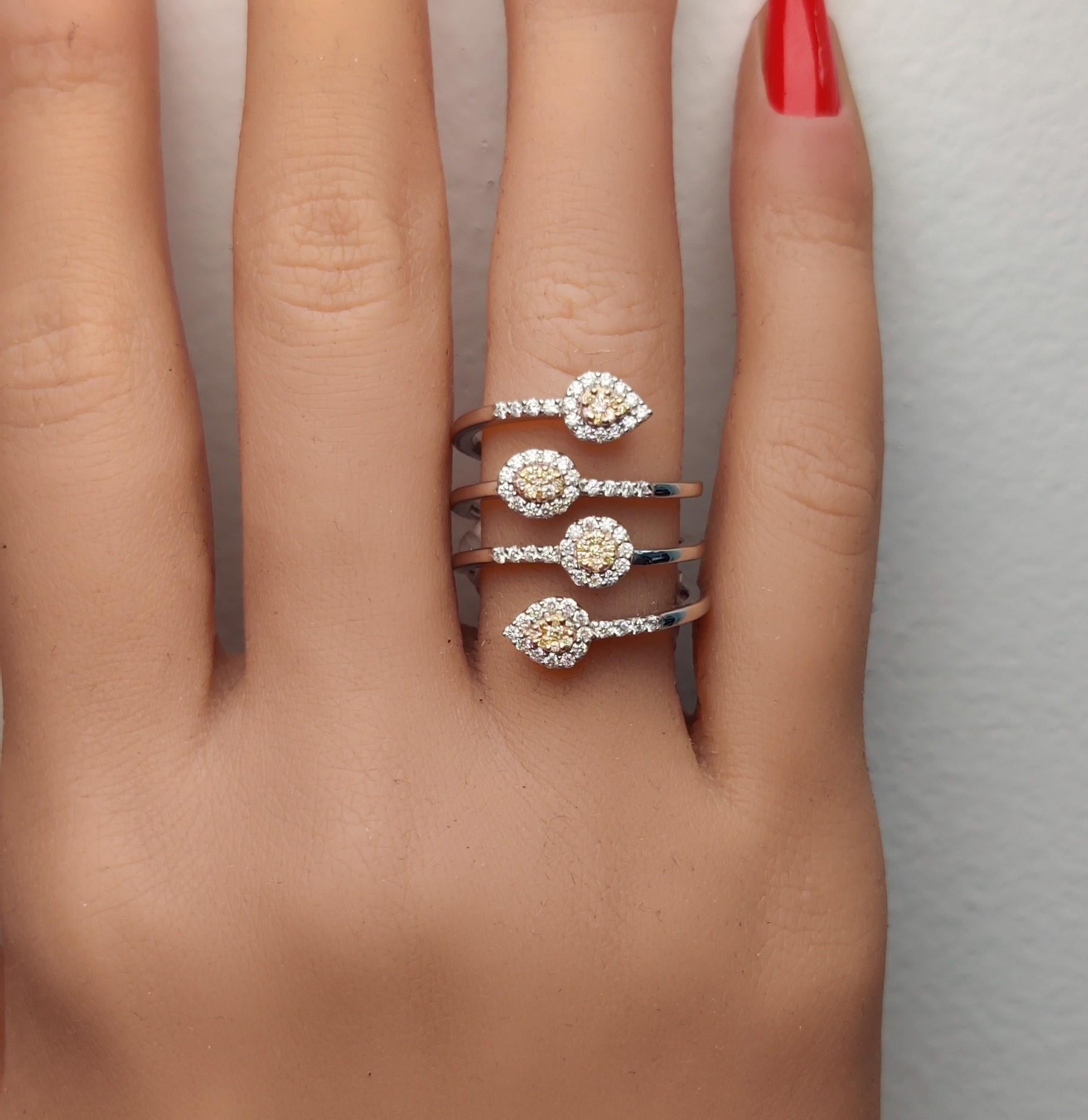 Bague cocktail en or jaune naturel avec diamants ronds de 0.65 carat poids total Neuf - En vente à New York, NY