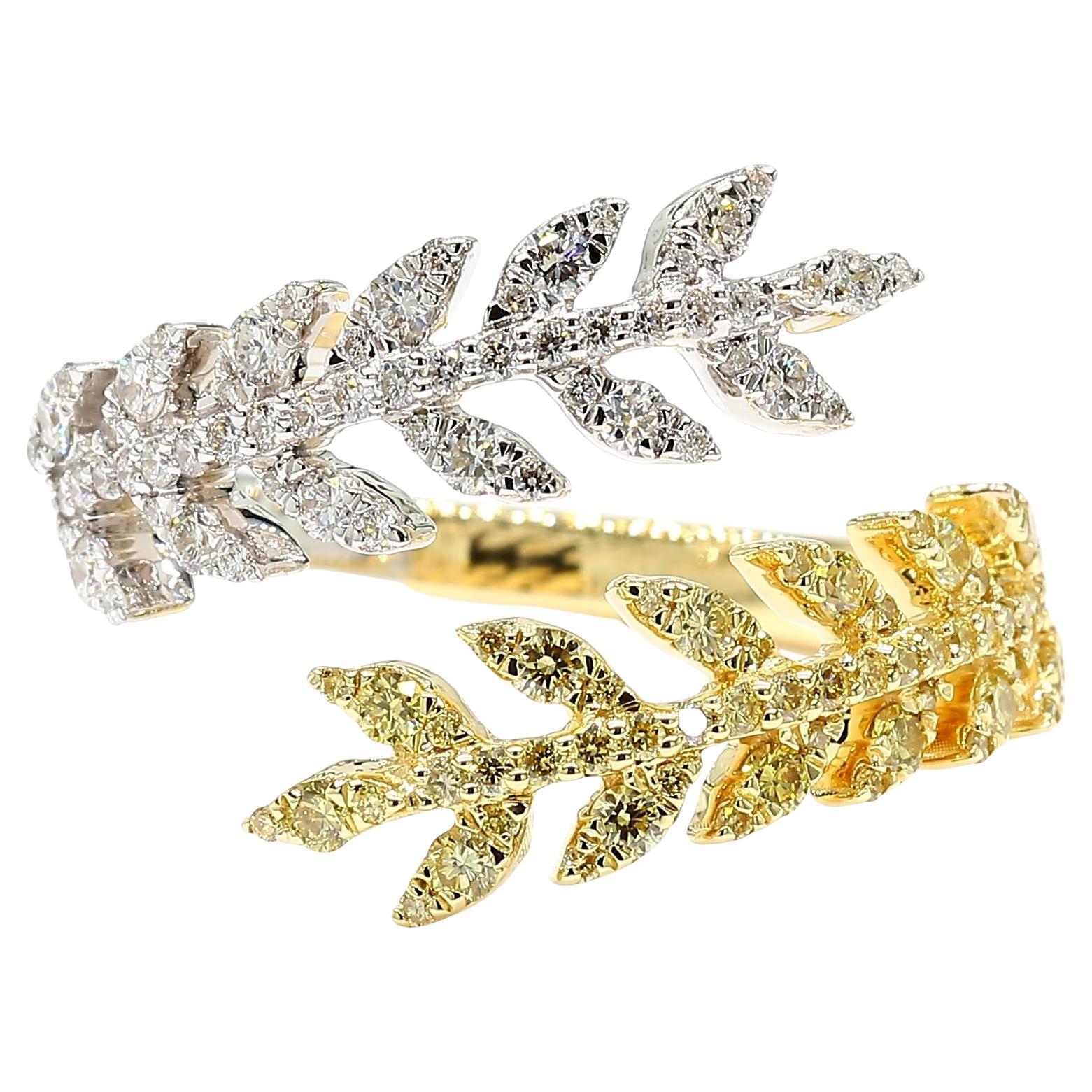 Anello da cocktail in oro giallo naturale con diamante rotondo da 0.65 carati TW