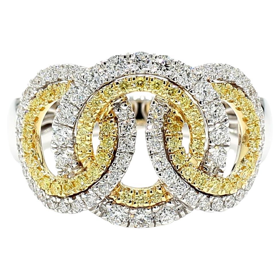 Anello da cocktail in oro giallo naturale con diamante rotondo da 0.69 carati TW