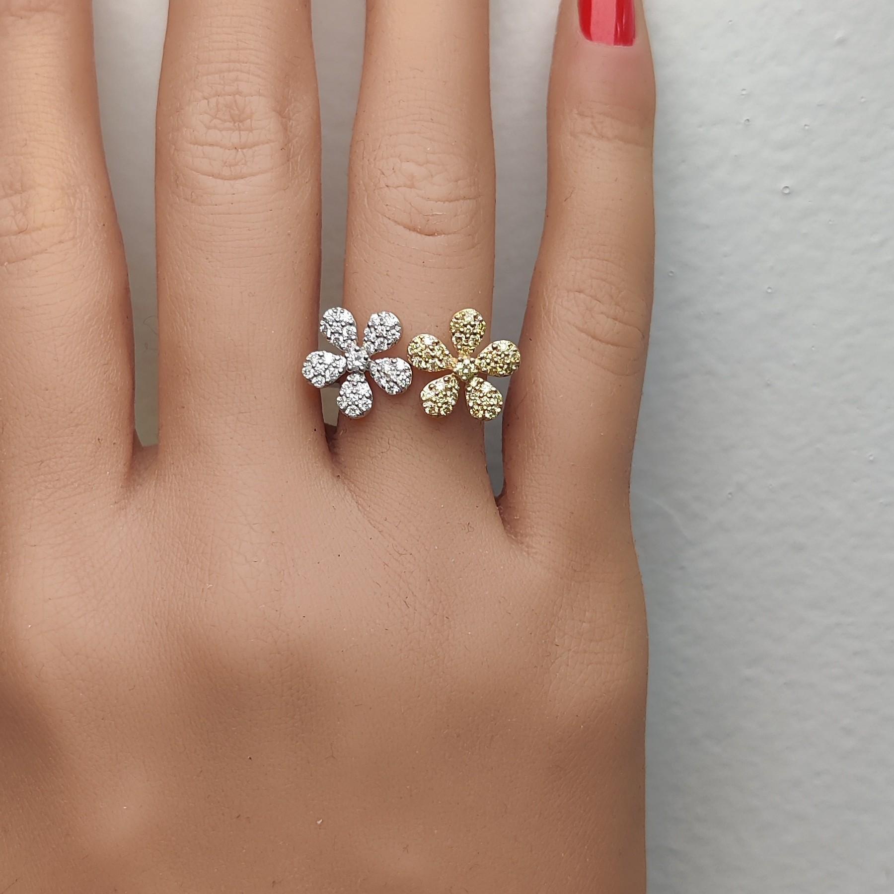 Natural Yellow Round Diamond 0.84 Carat TW Gold Cocktail Ring In New Condition For Sale In New York, NY