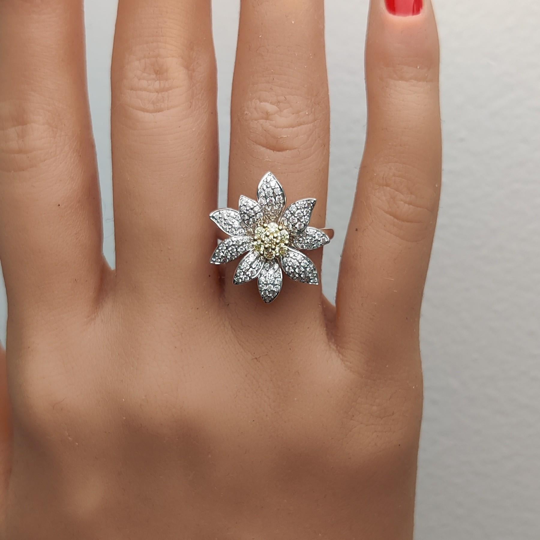 Natural Yellow Round Diamond 0.84 Carat TW Gold Cocktail Ring In New Condition For Sale In New York, NY