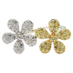 Anello da cocktail in oro giallo naturale con diamante rotondo da 0.84 carati TW