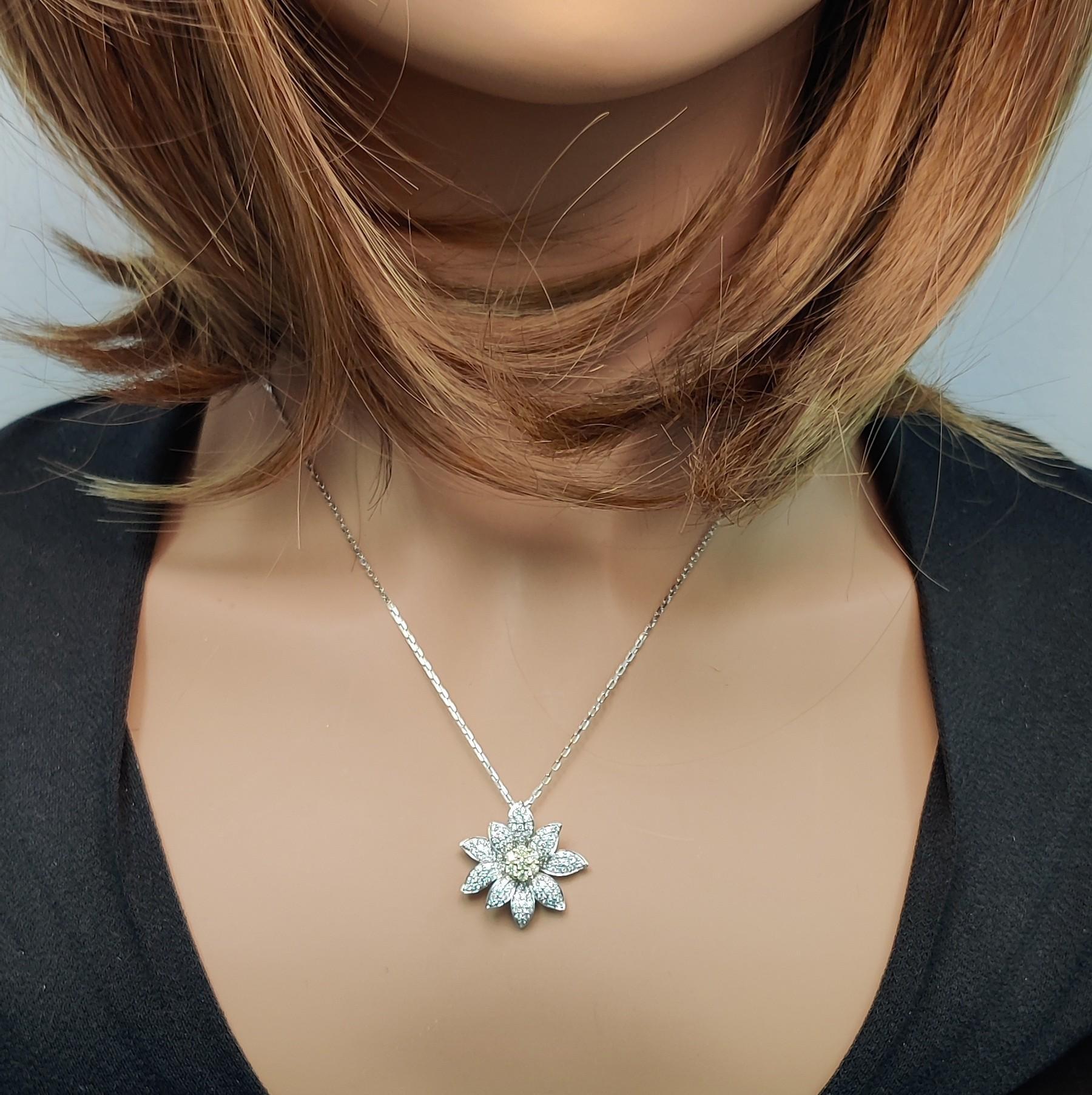 Pendentif en or jaune naturel avec diamant rond de 0.86 carat poids total Neuf - En vente à New York, NY