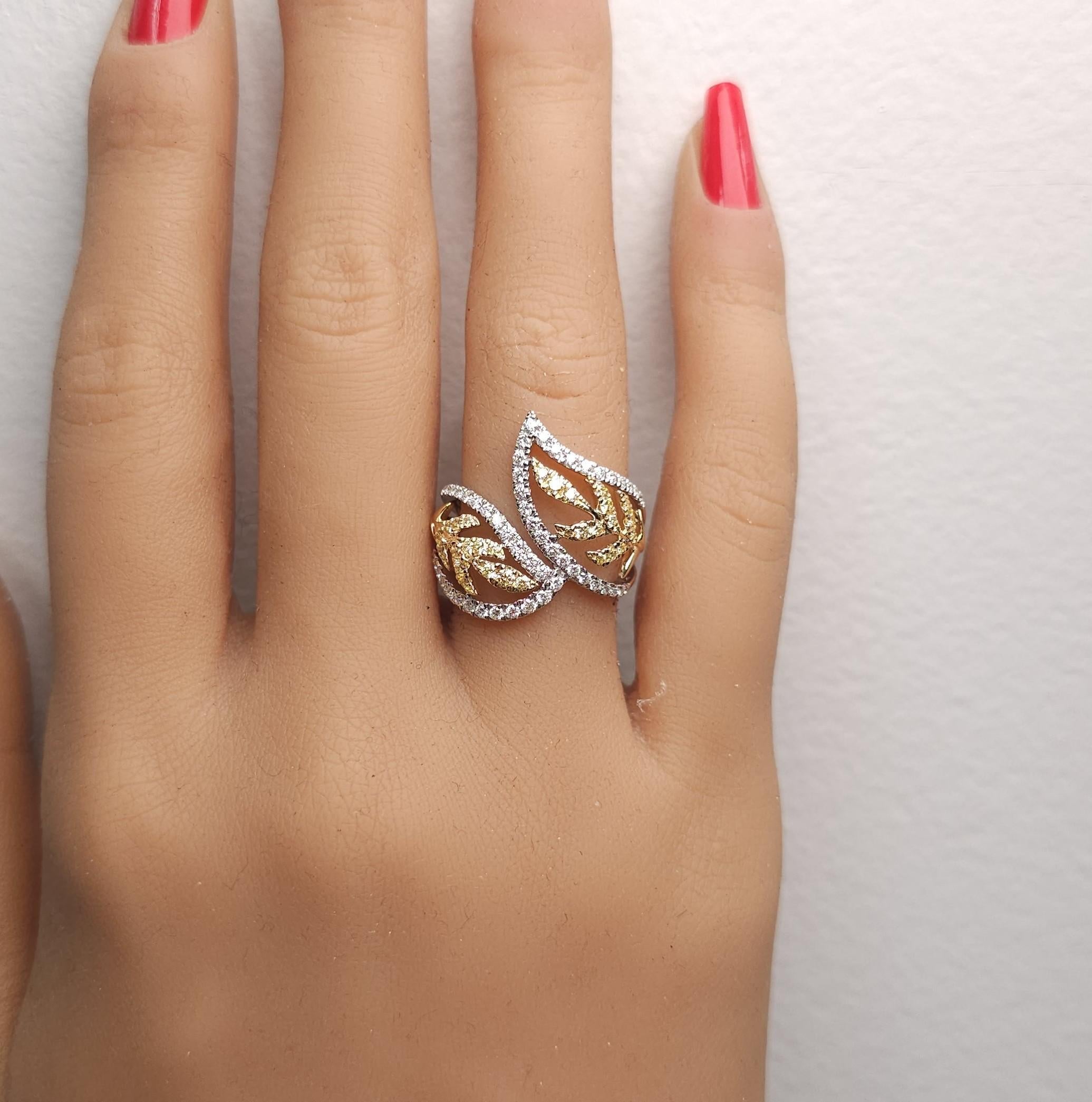 Natural Yellow Round Diamond 0.90 Carat TW Gold Cocktail Ring In New Condition For Sale In New York, NY