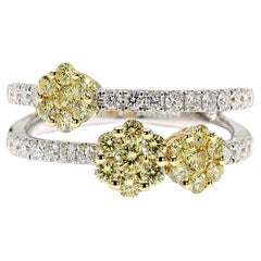 Anello da cocktail in oro giallo naturale con diamante rotondo da 0.97 carati TW