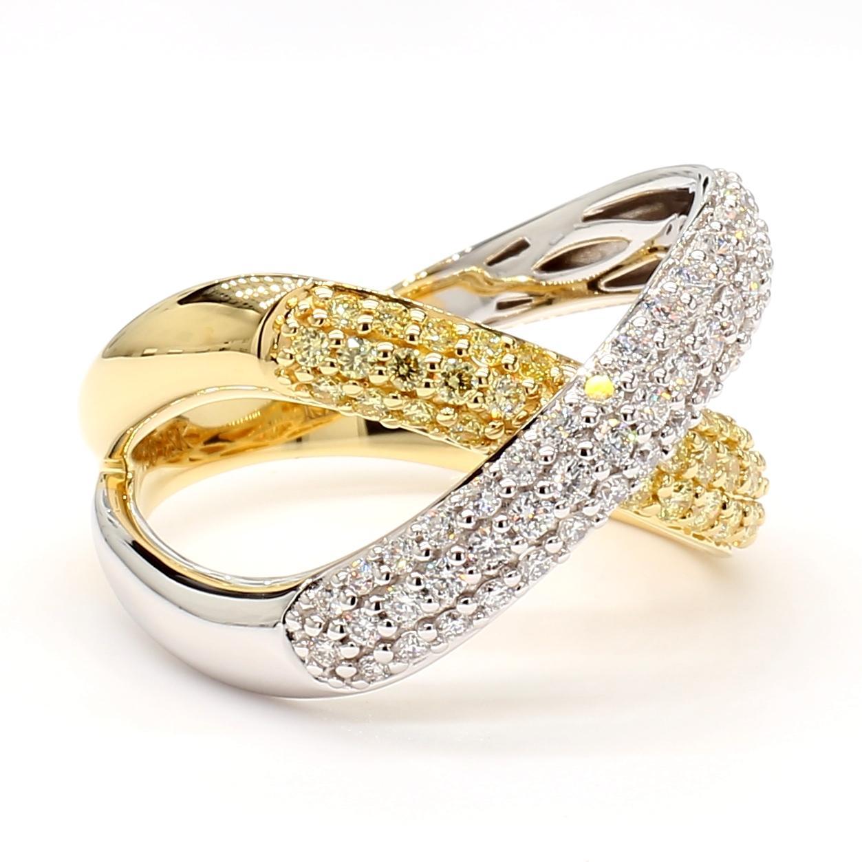 Contemporaneo Anello da cocktail in oro giallo naturale con diamante rotondo da 0.99 carati TW in vendita