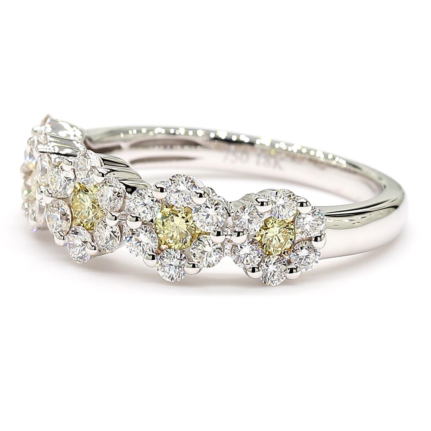 Raregemworld propose un magnifique bracelet en diamant. Monté dans une belle monture en or jaune et blanc 18 carats avec des diamants jaunes de taille ronde naturelle complétés par des diamants blancs de taille ronde naturelle. Cette bague est