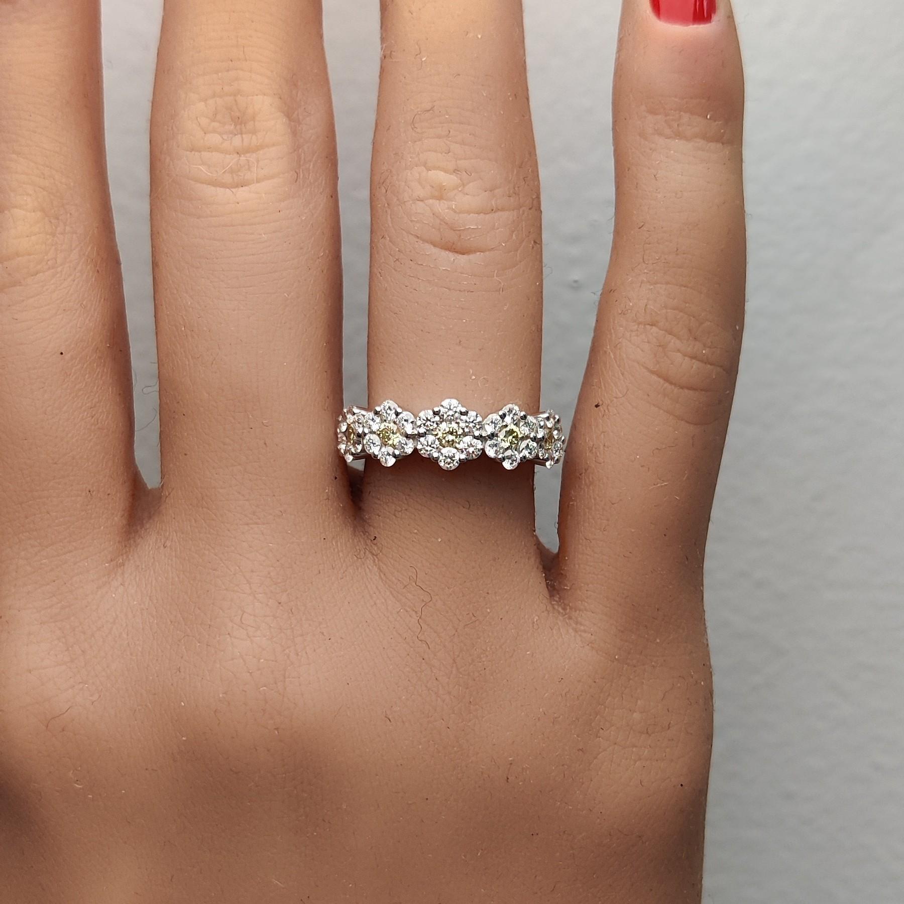 Bague cocktail en or jaune naturel avec diamants ronds de 1.03 carat poids total Neuf - En vente à New York, NY