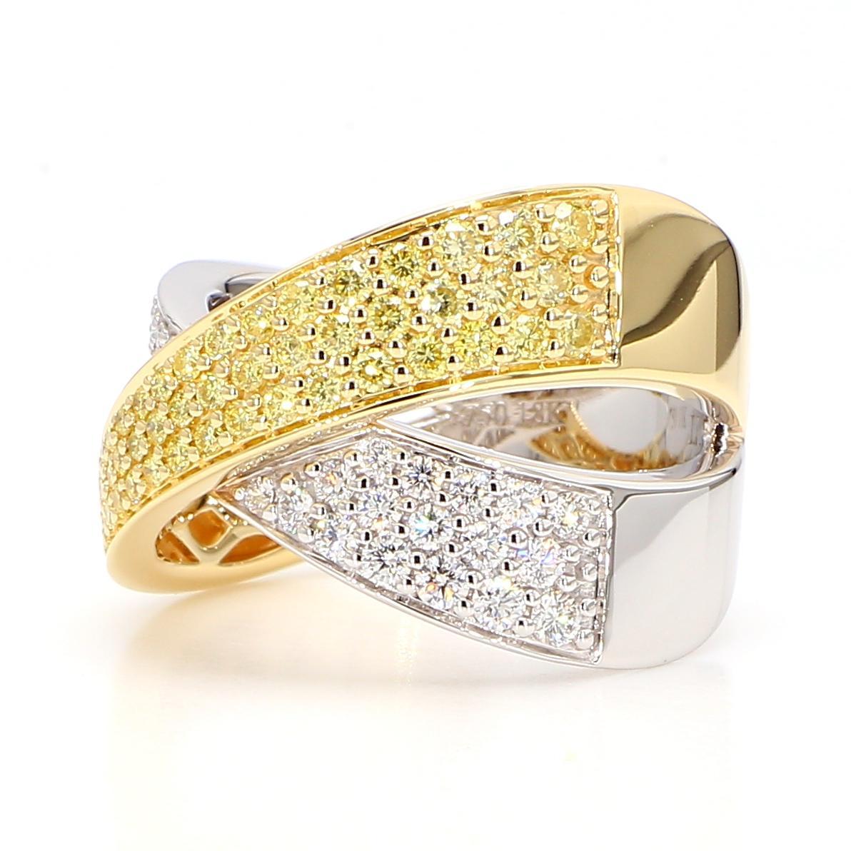 Il bellissimo anello cocktail con diamante di RareGemworld. Montato in una splendida montatura in oro giallo e bianco 18 carati con diamanti gialli naturali a taglio rotondo, completati da diamanti bianchi naturali a taglio rotondo. Questa banda è
