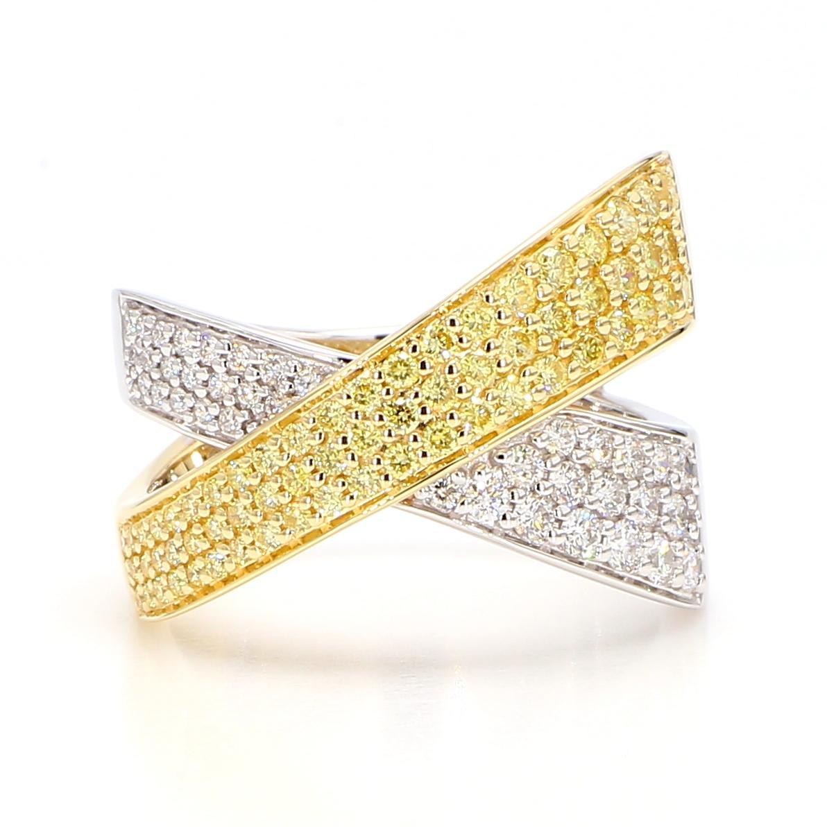 Contemporaneo Anello da cocktail in oro giallo naturale con diamante rotondo da 1.04 carati TW in vendita