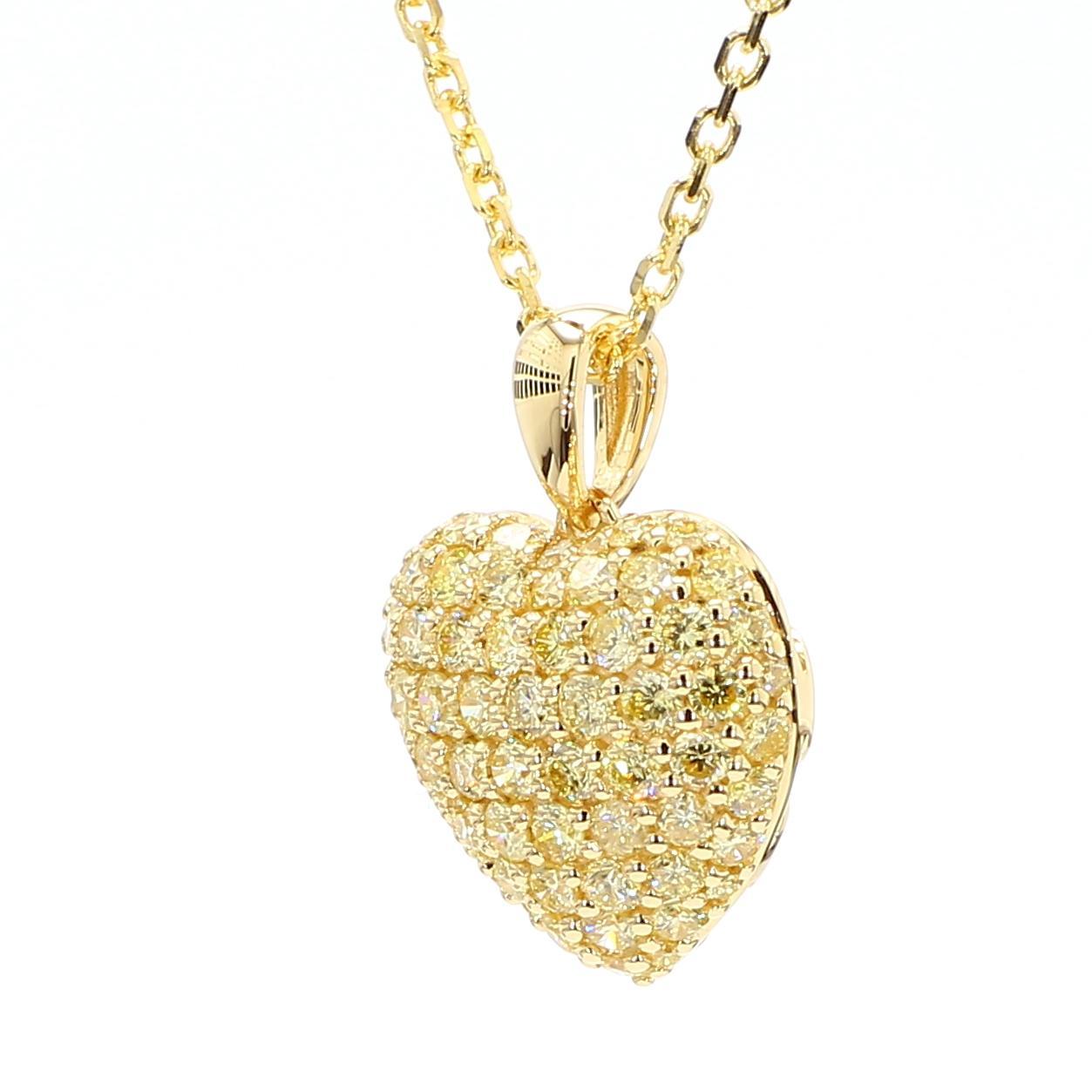 Le pendentif classique en diamant de Raregemworld. Montée dans une belle monture en or jaune et blanc 18 carats avec une mêlée de diamants jaunes ronds naturels. Ce pendentif est garanti pour impressionner et enrichir votre collection