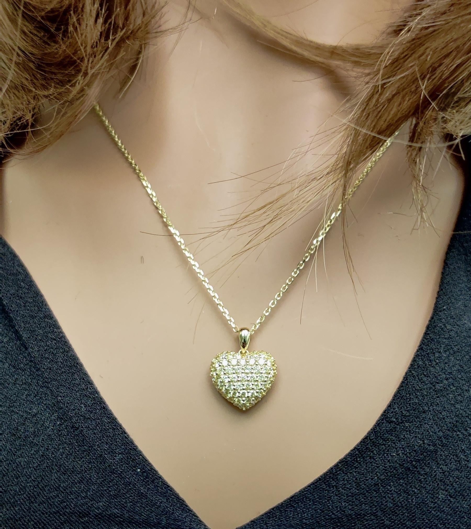 Taille ronde Pendentif en or jaune naturel avec diamant rond de 1,13 carat poids total en vente