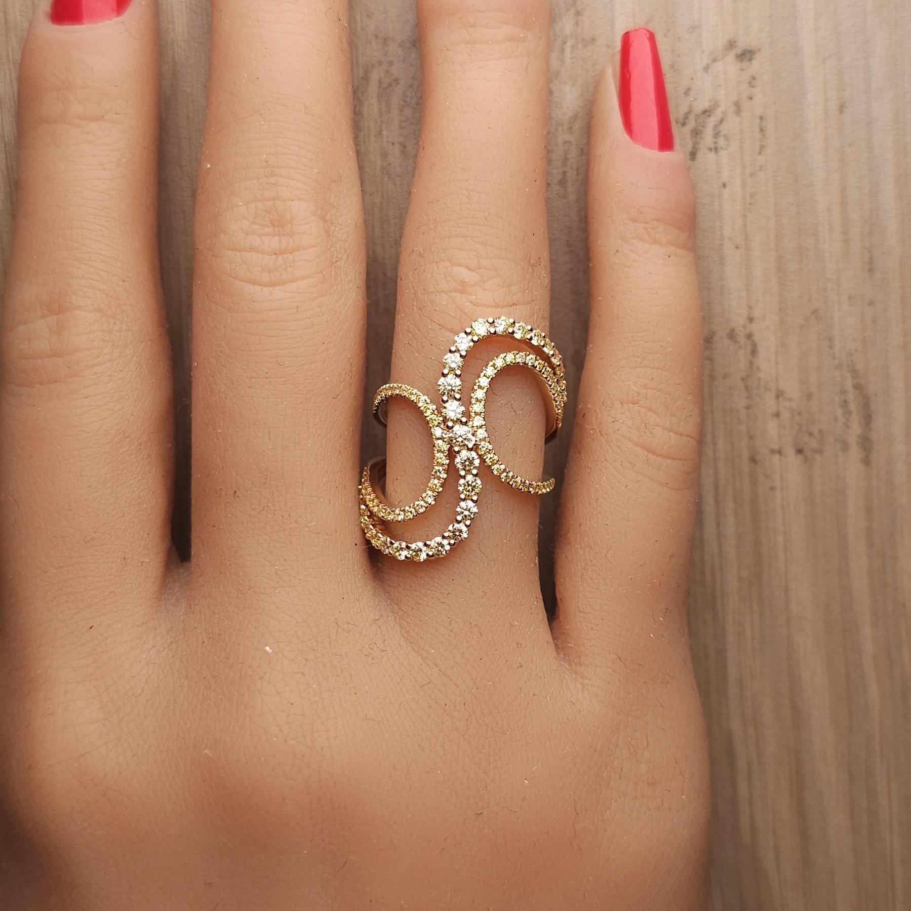 Anillo de cóctel de oro con diamante redondo amarillo natural de 1.14 quilates TW en venta 3