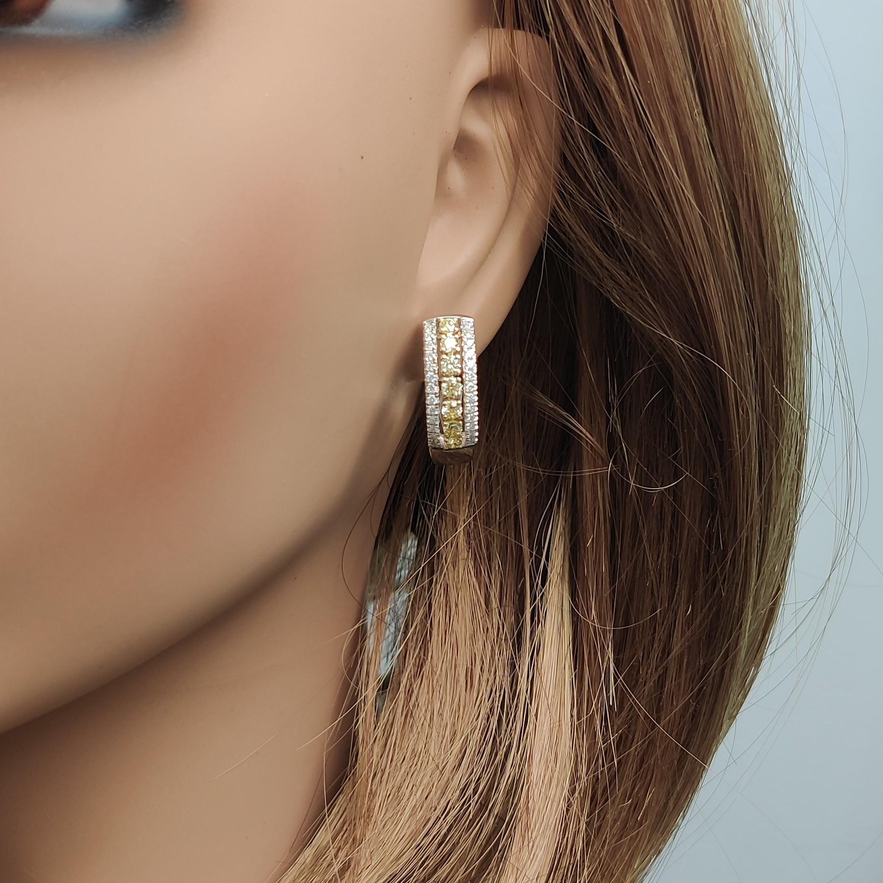 Créoles en or jaune naturel de 1.26 carats poids total Neuf - En vente à New York, NY