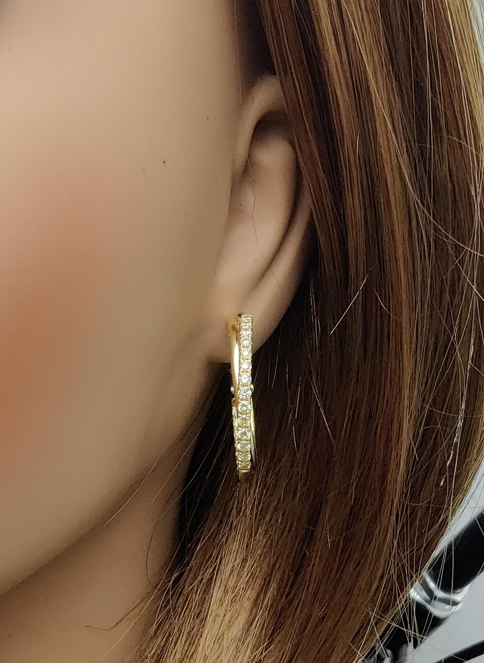 Orecchini a cerchio in oro giallo Nature con diamante rotondo da 1.44 carati TW In condizioni Nuovo in vendita a New York, NY