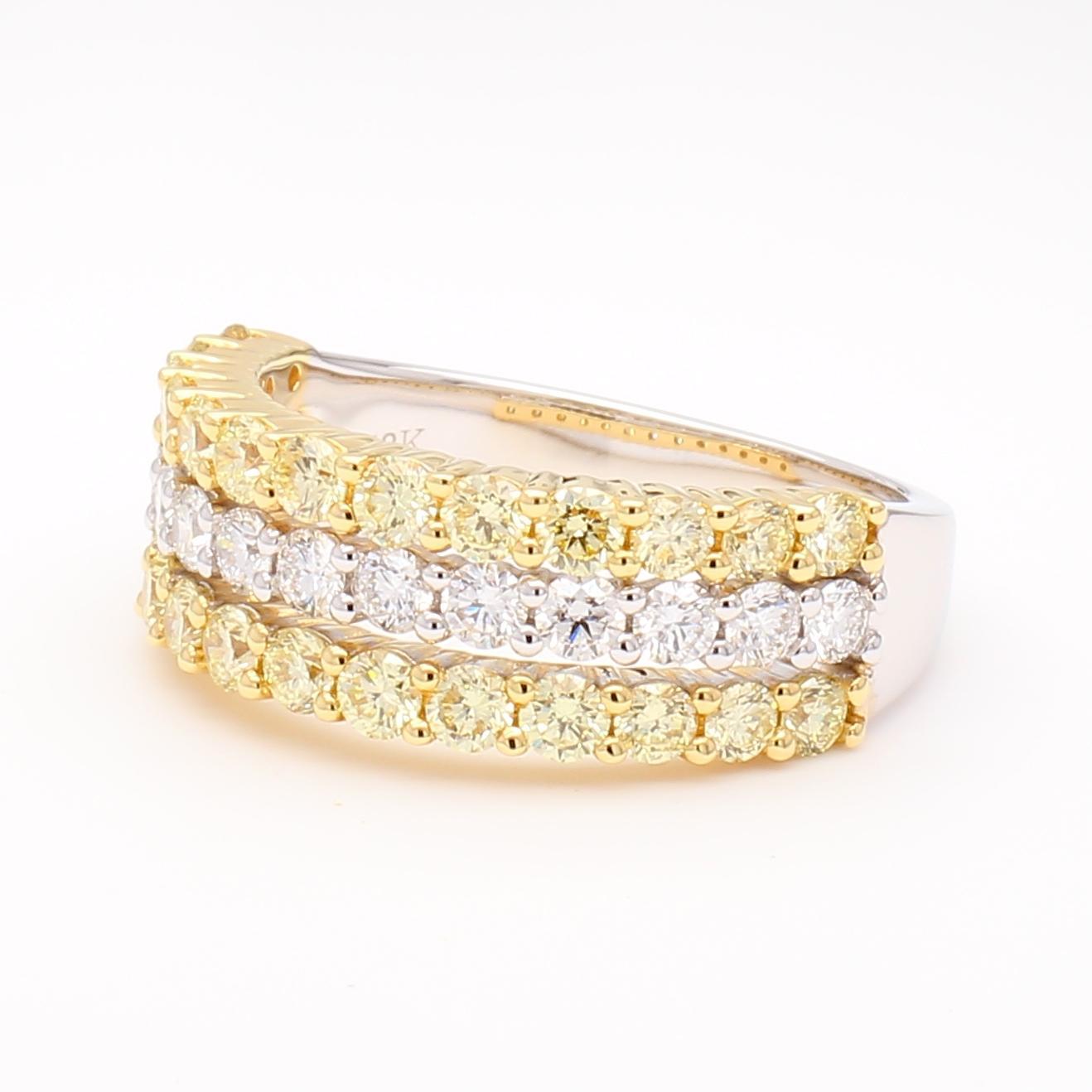 Raregemworld propose un magnifique bracelet en diamant. Monté dans une belle monture en or jaune et blanc 18 carats avec des diamants jaunes de taille ronde naturelle complétés par des diamants blancs de taille ronde naturelle. Cette bague est
