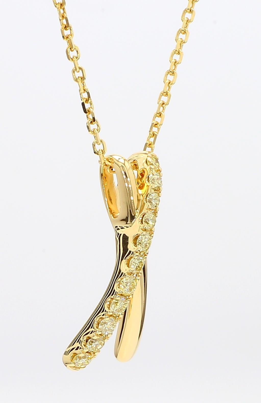 Taille ronde Pendentif en or avec diamant rond de couleur naturelle jaune de 0,32 carat TW en vente