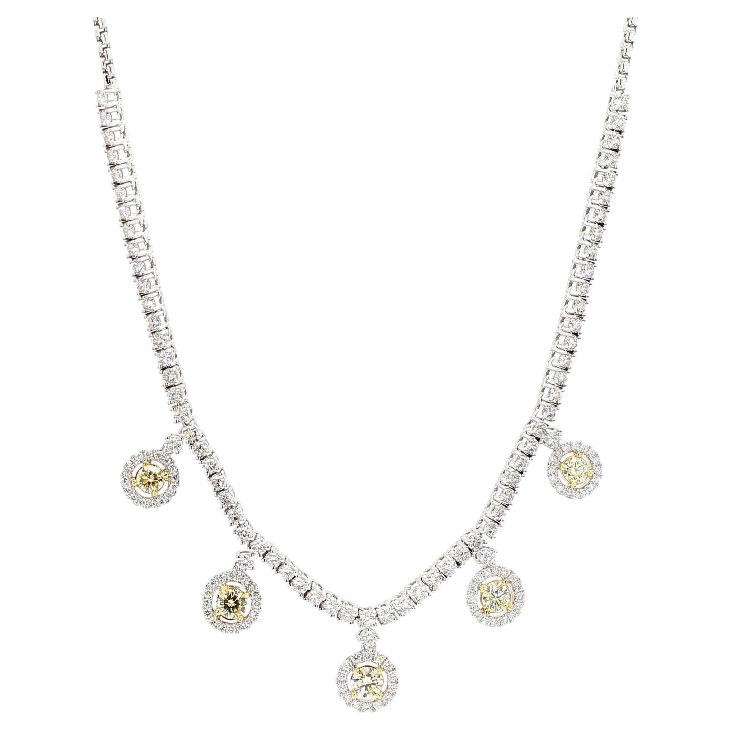Collar de gota de oro con diamante redondo amarillo natural de 3.40 quilates TW en venta